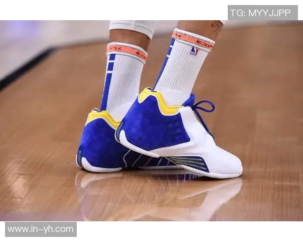 库里赛前训练穿TMac3s向麦迪致敬展现传奇球员的风范